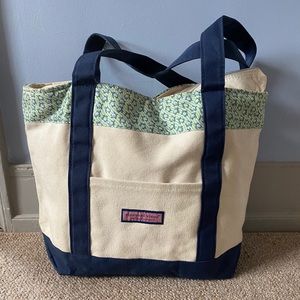 Vineyard Vines classic tote in Turtle pattern